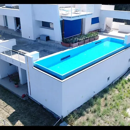 Blu Infinito Oda ve Kahvaltı 2*