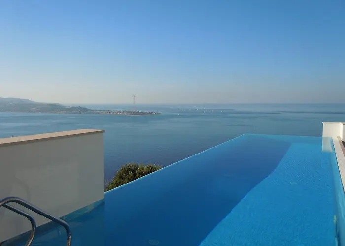 Blu Infinito 2* Вилла-Сан-Джованни